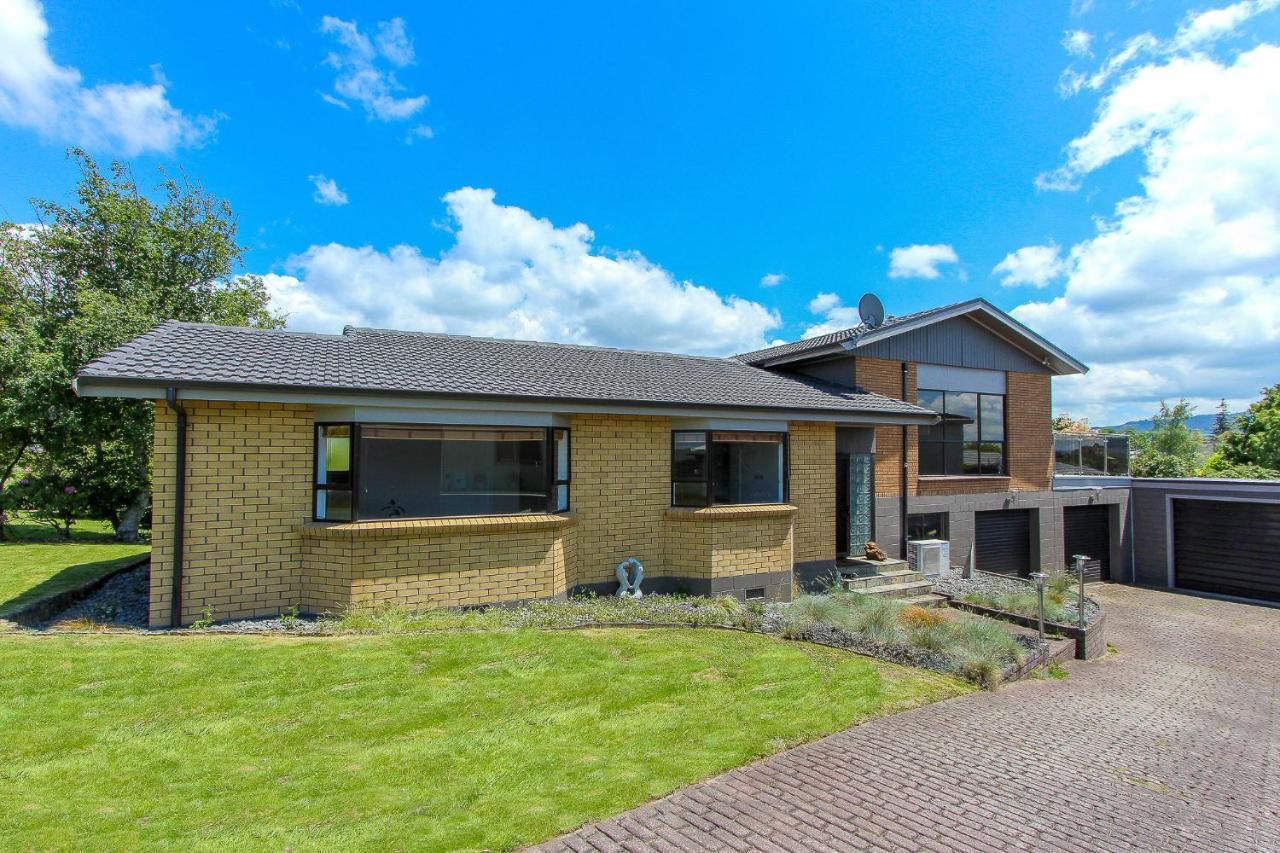 Spacious Retreat With Mountain View Rotorua Zewnętrze zdjęcie